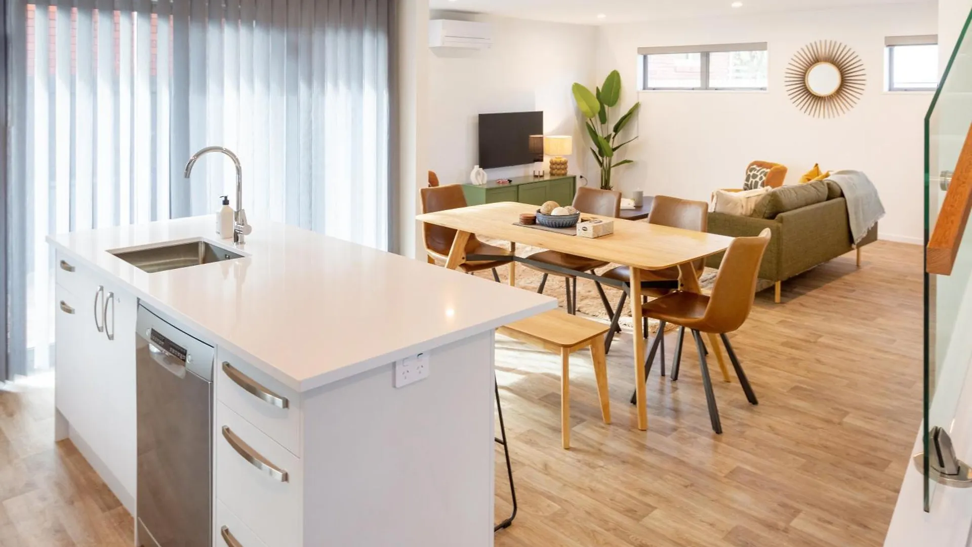 Spacious Stay Near Avon River With Carpark Κράισττσερτς Διαμέρισμα